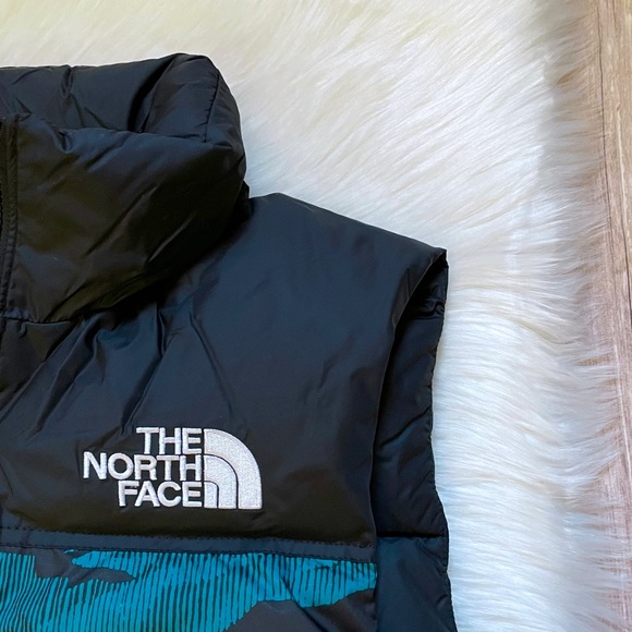 The North Face Men’s Printed Nuptse Vest - Picture 3 of 9